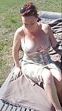 Une milf BBW aux gros seins veut se faire baiser dans son jardin snapshot 1