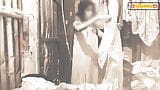 Yourshibra Indische bhabhi ki sexy borsten en tepels en jurk veranderende video snapshot 9