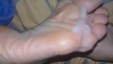 Semen en los pies de mi mujer snapshot 5