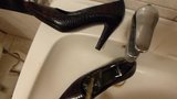 Pisse dans la femme marron croco talon haut snapshot 5