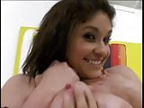 Ansiosa joven morena con tetas naturales chupa y titty folla una polla y luego obtiene su culo jizzed snapshot 3