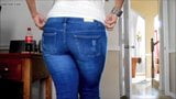 Jeans wiggle snapshot 7