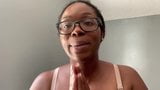 Zwarte youtuber spuit melk uit haar grote borsten snapshot 10