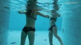 Libuse denkt, Nastya ist geil und heiß im Pool snapshot 2