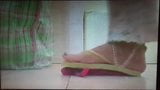 Ayam besar zombie menginjak-injak footjob dan hancur snapshot 6