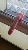 Sissy cavalca un dildo pubblico snapshot 1