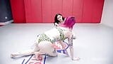 Agatha Delicious vs Lady Lazare - Agatha sort victorieuse et laboure cette chatte avec un gode ceinture snapshot 6