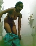 Anjuman Bano Randi sex show snapshot 3