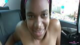 Ebony Honey trekt snel haar roze jurk uit en neukt haar blanke man snapshot 9