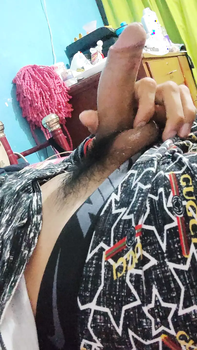 Latin Man Shows His Big Cock in Close up: Gay Fucking Machine Porn