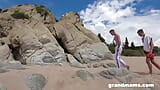 Ich will SEX am Strand haben! von Omas snapshot 4