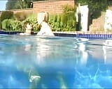 Eine sexy deutsche dame wird im pool tief geritten snapshot 11