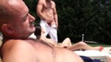 Sofia Gucci baise au bord de la piscine snapshot 6
