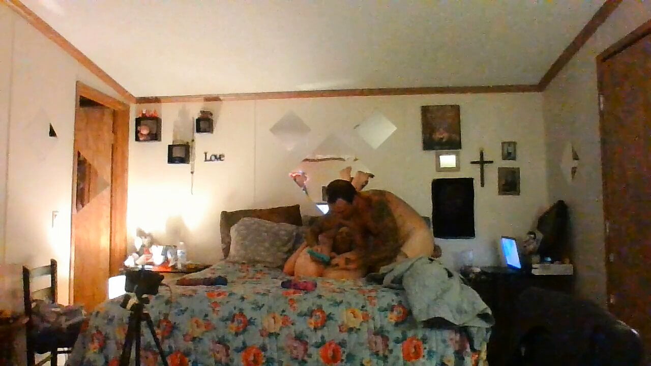 Satin Lady gets her pussy waxed