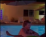 Une PAWG mature se fait baiser au bord de la piscine snapshot 18