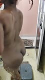 Heißes junges mädchen mit sexy nackten körper badet und fingert und zeigt ihre saftigen großen möpse snapshot 13