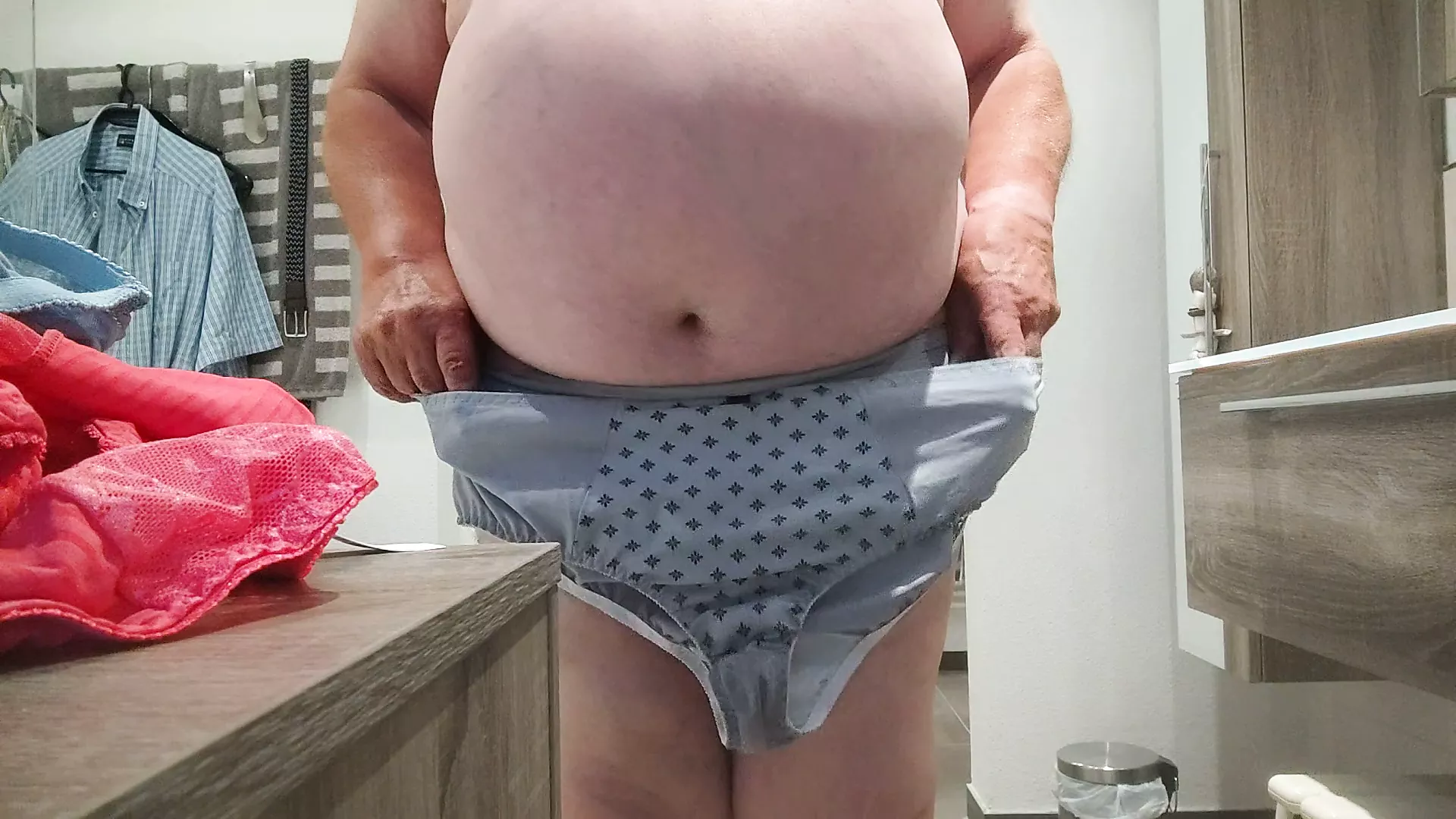 妻の汚いパンツ | xHamster