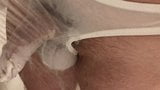 Nasses Weiß sieht durch Troghose in der Dusche mit Schwanzscheide snapshot 3