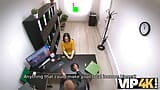 VIP4K. Mia Evans veut un nouvel appartement ? Séduire l'agent de crédit alors ! snapshot 5