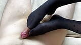 Toller Footjob in schwarzen Nylonstrumpfhosen snapshot 5