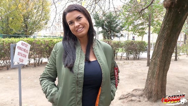 Niemiecki harcerz - mega cycki nastolatka Chloe rozmawiają o jebaniu na castingu