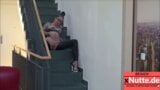 Deutsche Auf der Treppe schwanz geblasen snapshot 4