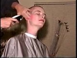 Headshave Fetisch-Lesben snapshot 11