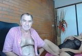 Romulscherries sexy papai vovô e seu estábulo de garotas na cam snapshot 1