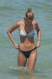 Elizabeth Turner - Bikini at the beach in Miami snapshot 4