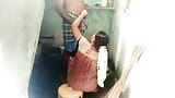देसी आंटी ने बर्तन साफ करते समय लंड चुसाई दी snapshot 8