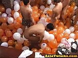 Des minets asiatiques font la fête en train de sucer des bites et de baiser pour du sperme snapshot 4