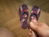 BRANLE SUR LES TONGS DE MA FEMME CUM ON WIFE FLIP FLOP snapshot 2