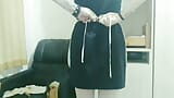 Sissy Aniya - gospodyni Tgirl w sukience i fartuchu snapshot 2