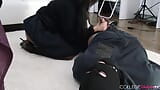 Üniversiteli Anissa Kate sikişmek için zaman ayırıyor ve tesisatçının sert yarağını yalıyor! snapshot 11