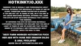 Sexy landarbeider Hotkinkyjo neukt haar kont met enorme rode draak dildo & anale verzakking snapshot 1