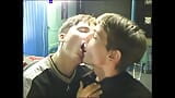 Euro Twink se corre en acción snapshot 5