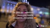 EXHBICIONISMO en la Puerta del Sol de una tetona colombiana snapshot 1