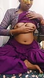 La sexy Riya Bhabi montre ses gros seins et sa chatte poilue snapshot 2