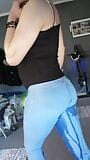 Emmaaatv deutsche Transe pinkeln, pissen in Blue Jeans snapshot 9