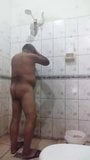 ABUELO TOMANDO DUCHA snapshot 3