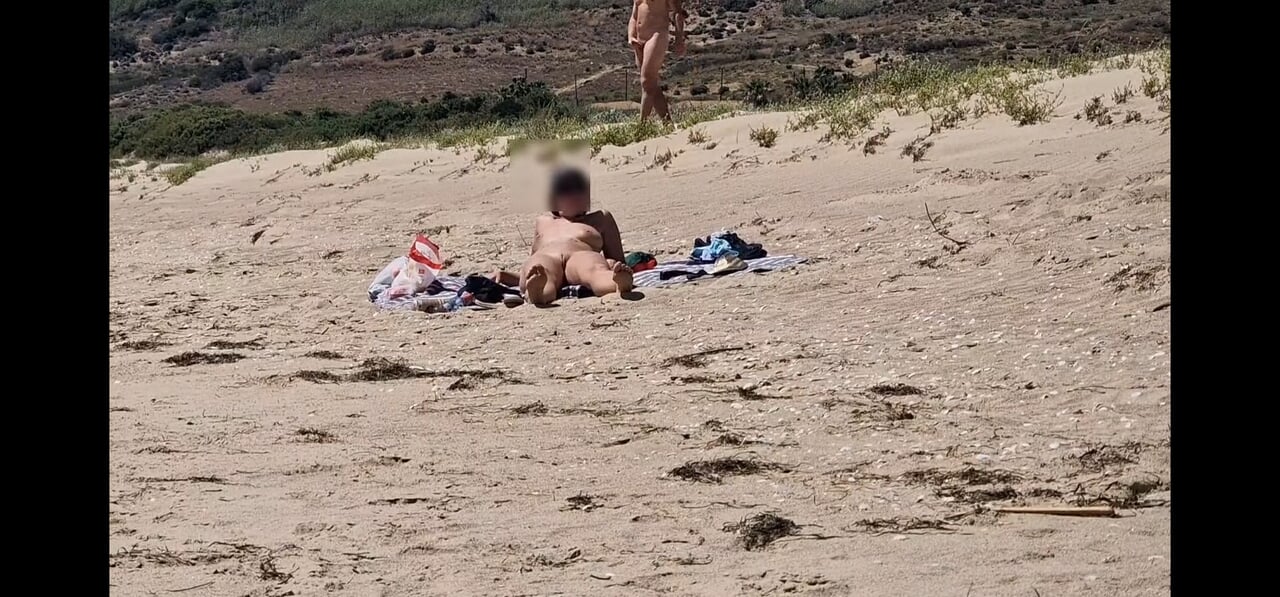 On the Beach a Stranger Masturbates While Looking at Me ...