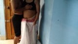 Tamilische Stiefmutter verführt Stiefsohn zum Ficken - Hindi Audio snapshot 3