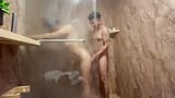 Latina culona follada en la bañera después de su trabajo de mesera snapshot 11