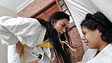 Karateka Carolsteves fumează snapshot 15