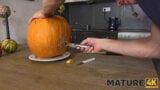 Mature4k. torta di zucca di halloween snapshot 4