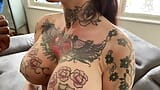 Chica tatuada follada romántica con una bbc - video en primer plano snapshot 2