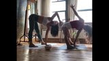 Ragazze turche di yoga snapshot 4