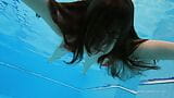 Красный купальник на красивой крошке Katy Soroka snapshot 4