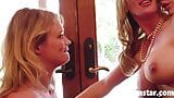 Brooklyn Lee vingerneukt door twee babes - Tanya Tate en vriend snapshot 19