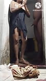 Telugu tia me tomando banho em seu quarto snapshot 14